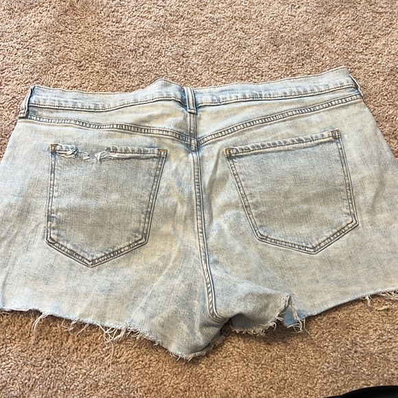 Old Navy boyfriend denim shorts - Picture 2 of 3
